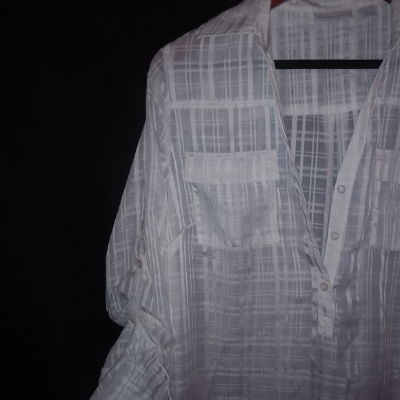 NY&Co. M Window Payne White Sheer Boyfriend Top - Picture 7 of 7